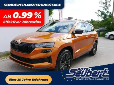 Neu Skoda Karoq SportLine 190 PS (139 kW) 2026 Phoenix orange metallic SUV