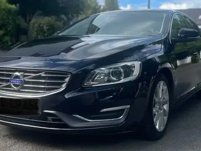 Gebraucht Volvo V60 Summum 181 PS (133 kW) 2015 Schwarz Kombi