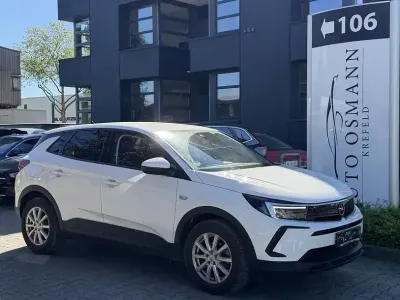 Second-hand Opel Grandland X Business Edition 131 CP (96 kW) 2022 Alb SUV