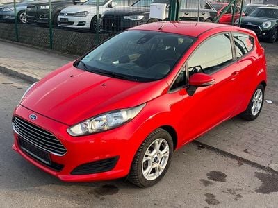 Gebraucht Ford Fiesta Celebration 101 PS (74 kW) 2015 Rot Kleinwagen