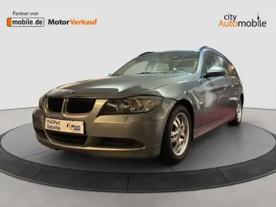 Gebraucht BMW 320 163 PS (119 kW) 2006 Arktis (metallic) Kombi