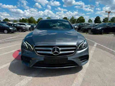 Gebraucht Mercedes E220 AMG line 194 PS (142 kW) 2019 Grau Limousine