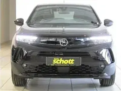 Gebraucht Opel Mokka-e Ultimate 100 kW (136 PS) 2024 Schwarz (lackierung schwarz perla nera/typ aussenverkl) SUV