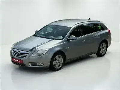 Gebraucht Opel Insignia Design Edition 140 PS (102 kW) 2011 Silber Kombi