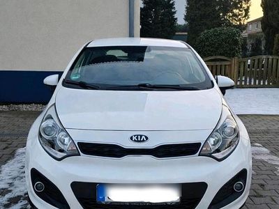 Gebraucht Kia Rio Spirit 86 PS (63 kW) 2012 Weiß Limousine