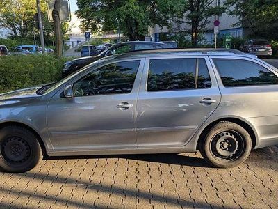 Silber Gebraucht 2013 Skoda Octavia Elegance Kombi | 7.000 € (Fairer Preis)
