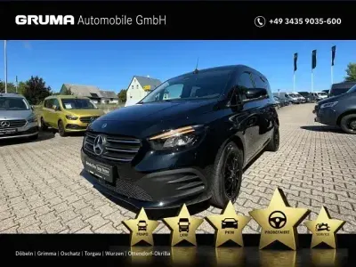 Gebraucht Mercedes T180 116 PS (85 kW) 2025 Schwarz Van / Kleinbus