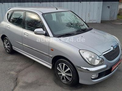 Gebraucht Daihatsu Sirion 102 PS (75 kW) 2003 Silber Kleinwagen