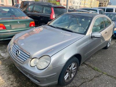 Silber Gebraucht 2003 Mercedes C180 Coupé | 950 € (Teuer)