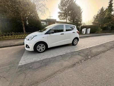 Gebraucht Hyundai i10 69 PS (50 kW) 2014 Weiß Kleinwagen