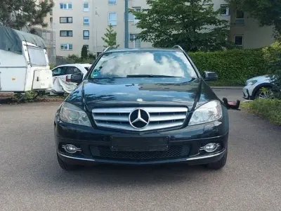Używany Mercedes C250 204 KM (150 kW) 2009 Czarny Sedan/Limuzyna