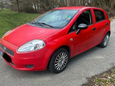 Second-hand Fiat Grande Punto 65 CP (47 kW) 2009 Roșu Hatchback