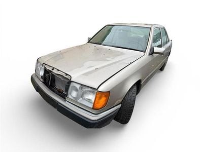 Usata Mercedes E230 132 CV (97 kW) 1991 Oro Berlina