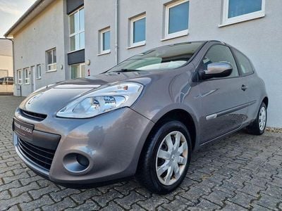 Grau Gebraucht 2013 Renault Clio III Kleinwagen | 4.480 € (Fairer Preis)