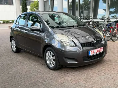 Gebraucht Toyota Yaris Cool 69 PS (50 kW) 2011 Grey metallic Kleinwagen