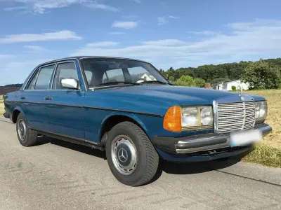 Gebraucht Mercedes 240 72 PS (52 kW) 1984 Blau Limousine