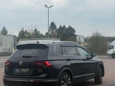Gebraucht VW Tiguan Allspace R-line 150 PS (110 kW) 2021 Schwarz SUV