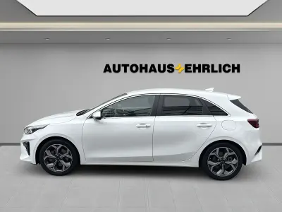 Gebraucht Kia Ceed Spirit 140 PS (102 kW) 2018 (hw2) deluxeweiss met. Kleinwagen