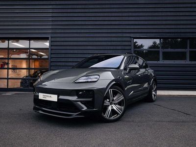 Grün Gebraucht 2024 Porsche Macan Turbo SUV | 119.999 € (Guter Preis)