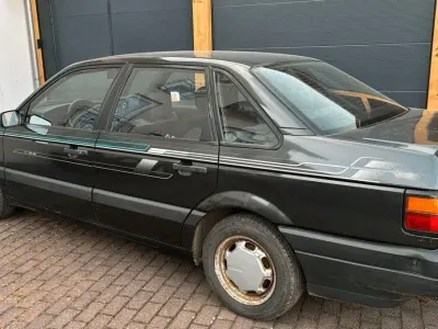 Gebraucht VW Passat 90 PS (66 kW) 1987 Blau Limousine
