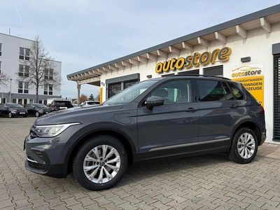 Gebraucht VW Tiguan Life 245 PS (180 kW) 2023 Delfingrau metallic/grau (metallic) SUV