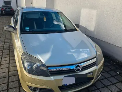 Gebraucht Opel Astra Sport 140 PS (102 kW) 2004 Gold Limousine
