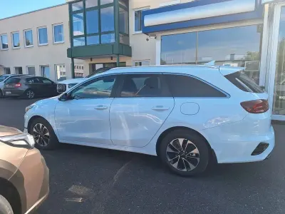 Neu Kia Ceed Gold 140 PS (102 kW) 2025 Weiß Kleinwagen