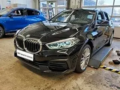 Gebraucht BMW 120 Advantage 190 PS (139 kW) 2023 Schwarz Kleinwagen