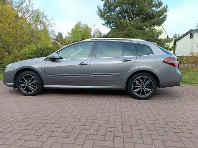 Begagnad Renault Laguna GrandTour Initiale Paris 131 HK (96 kW) 2013 Grå Kombi
