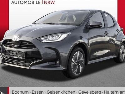 Neu Toyota Yaris Hybrid Comfort 116 PS (85 kW) 2025 Schwarz Limousine