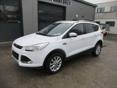 Gebraucht Ford Kuga Titanium 182 PS (133 kW) 2016 Weiß SUV