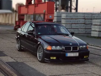 Gebraucht BMW 323 M Sport 170 PS (125 kW) 1995 Schwarz Limousine