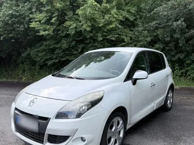 Gebraucht Renault Scénic III Luxe 131 PS (96 kW) 2012 Weiß Van / Kleinbus