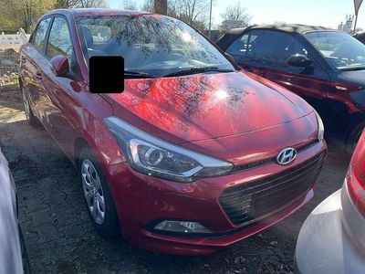Gebraucht Hyundai i20 Trend 120 PS (88 kW) 2017 Red passion / mic Kleinwagen