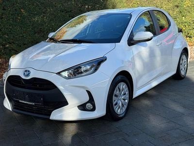 Weiß Gebraucht 2021 Toyota Yaris Hybrid Kleinwagen | 15.500 € (Fairer Preis)