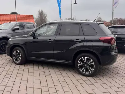 Gebraucht Suzuki Vitara Comfort 129 PS (94 kW) 2023 Schwarz SUV
