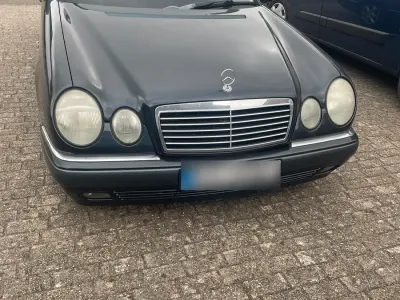 Gebraucht Mercedes E240 170 PS (125 kW) 1999 Schwarz Limousine