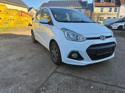 Weiß Gebraucht 2015 Hyundai i10 Edition Kleinwagen | 5.999 € (Fairer Preis)