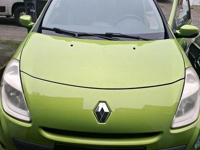 Gebraucht Renault Clio II 75 PS (55 kW) 2011 Grün Kleinwagen