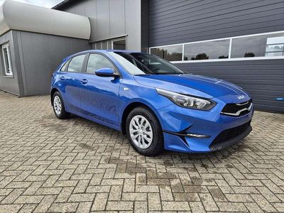 Blue flame metallic Neu 2025 Kia Ceed Vision Kleinwagen | 23.490 € (Fairer Preis)