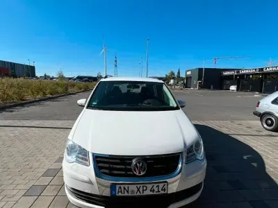 Gebraucht VW Touran 105 PS (77 kW) 2010 Weiß Van / Kleinbus