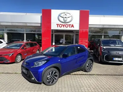 Gebraucht Toyota Aygo X Basis 72 PS (52 kW) 2025 Juniper blue metallic/dach mys SUV