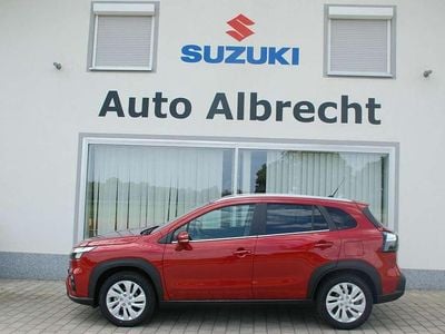 Energetic red pearl met. Neu 2025 Suzuki SX4 S-Cross Comfort SUV | 31.900 € (Teuer)