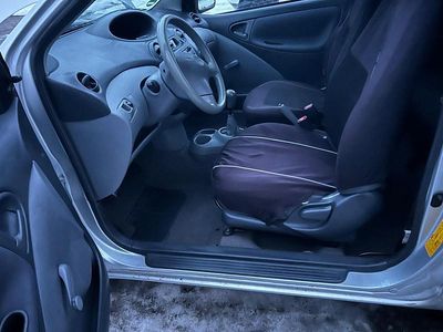 Gebraucht Toyota Yaris Eco 68 PS (50 kW) 2002 Silber Limousine