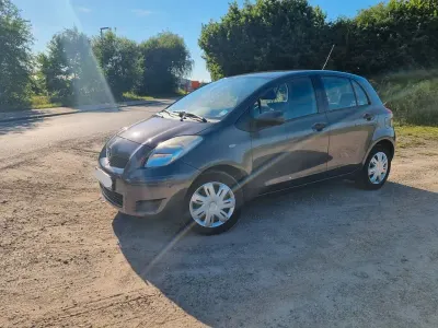 Gebraucht Toyota Yaris 69 PS (50 kW) 2010 Grau Kleinwagen