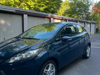 Gebraucht Ford Fiesta 60 PS (44 kW) 2011 Blau Kleinwagen