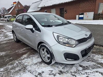Silber Gebraucht 2012 Kia Rio Edition 7 Limousine | 4.490 € (Guter Preis)