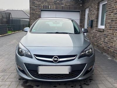 Silber Gebraucht 2013 Opel Astra Limousine | 6.199 € (Teuer)
