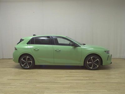 Gebraucht Opel Astra Business Elegance 131 PS (96 kW) 2023 Fahrzeug foliert (grün) Limousine