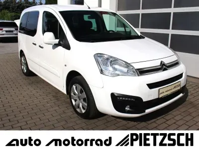 Gebraucht Citroën Berlingo SELECTION 110 PS (80 kW) 2017 Lack weiss banquise/deckende l Van / Kleinbus